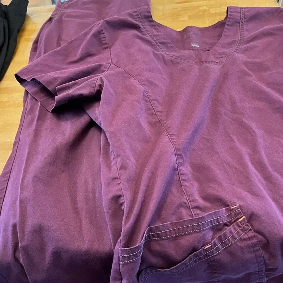 Scrubs - Picture 2 of 2